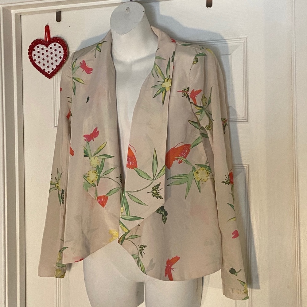 H & M Flowy Blazer blouse